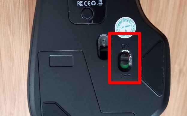 turn on the bluetooth of wireless mouse 