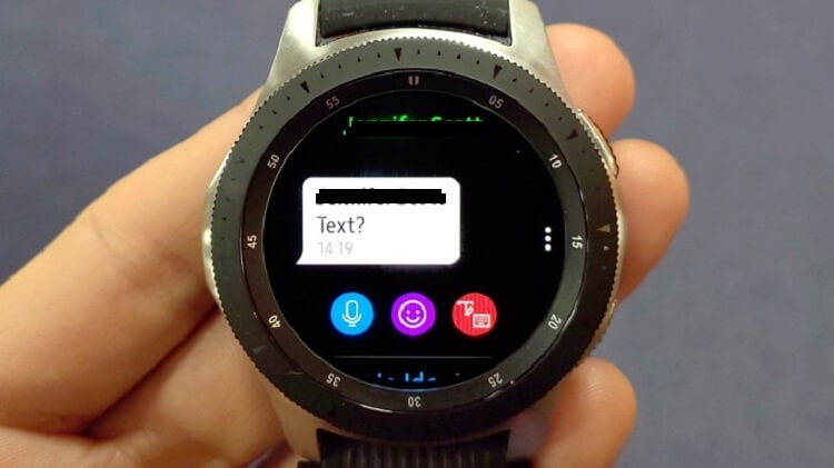 Tap the Facebook Messenger message on Galaxy Watch 